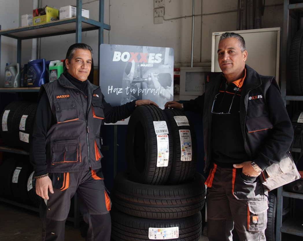 Equipo de Neumáticos Tamares en el taller de Cazalegas, Toledo